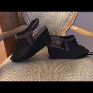 Tommy Bahama women’s mules size 10